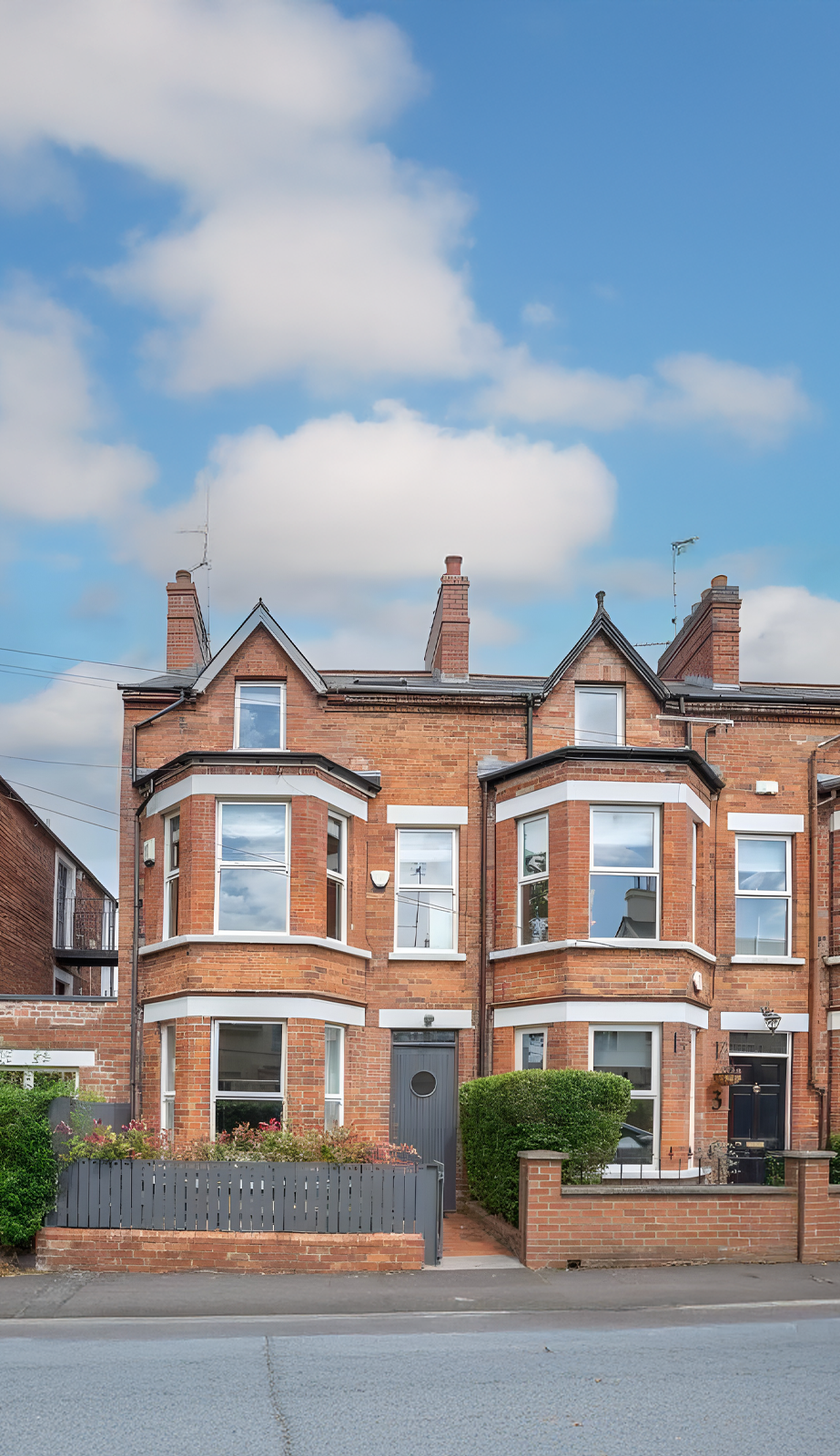 Elegant City Home| Roof Top Terrace | Parking